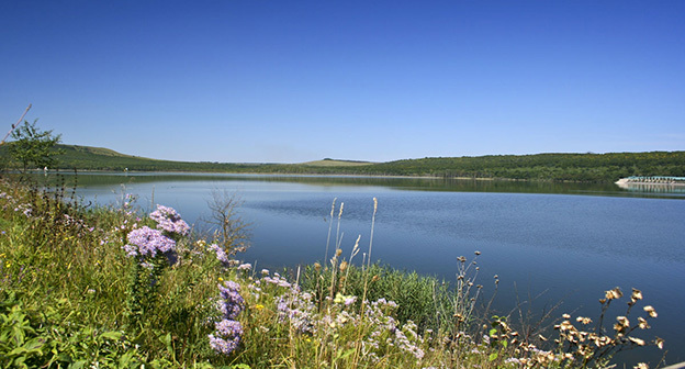 Озеро Тамбукан. Фото: Pupsoid, https://ru.wikipedia.org/wiki/Тамбукан_(озеро)#/media/File:%D0%9E%D0%B7%D0%B5%D1%80%D0%BE_%D0%A2%D0%B0%D0%BC%D0%B1%D1%83%D0%BA%D0%B0%D0%BD.jpg