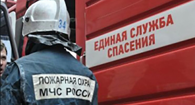 Сотрудник пожарной охраны МЧС. Фото: http://05.mchs.gov.ru/operationalpage/operational/item/3309946/