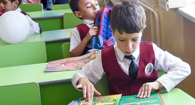 Школьники. Фото: Sputnik/ Асатур Есаянц, http://www.sputnikarmenia.ru/armenia/20160114/1633009.html