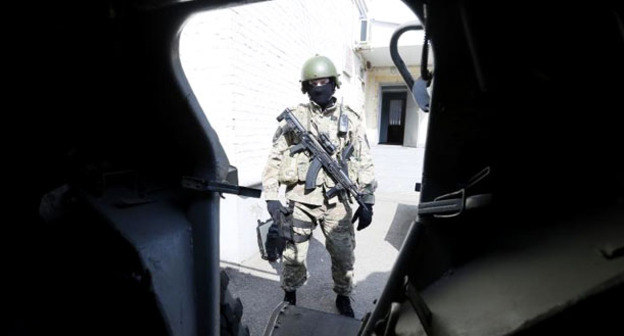 Сотрудник ФСБ. Фото: Геннадий Аносов / Югополис