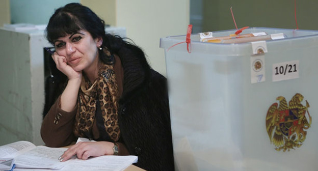 На избирательном участке. Армения. Photo by: © PAN Photo / Vahan Stepanyan