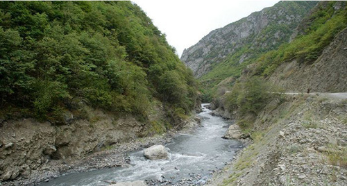 Река Аргун, Чечня. Фото: http://lidernews.com/news/v-chechne-otkryli-most-cherez-reku-argun.html