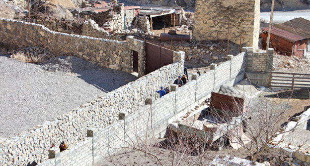 Забор, построенный рядом с Дзивгиской крепостью. Северная Осетия. Фото Эммы Марзоевой для "Кавказского узла"