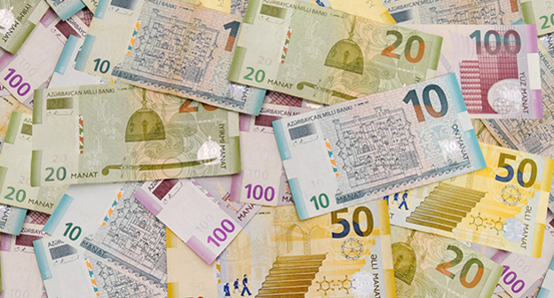 Купюры маната различного номинала. Фото: © Sputnik/ Murad Orujov. http://sputnik.az/economy/20160128/403527074.html