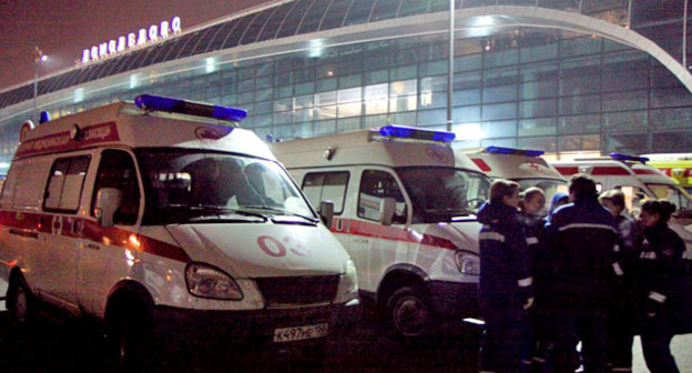 Медицинские бригады в Домодедово. Москва, 24 января 2011 г. Фото: Yuri Timofeyev (RFE/RL)