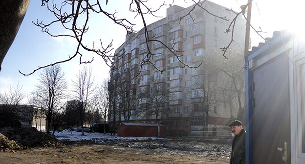 Многоэтажка на улице 2-й Таманской дивизии, во дворе которой ведётся строительство. Нальчик. Фото Людмилы Маратовой для "Кавказского узла"