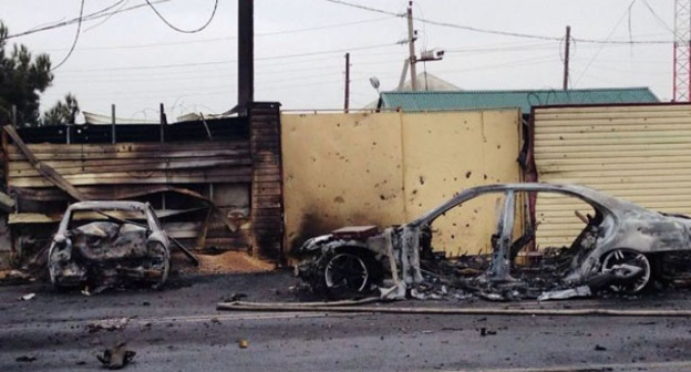 На месте подрыва на посту ГИБДД около села Джемикент. Дербентский район Дагестана, 15 февраля 2016 г. Фото http://nac.gov.ru/