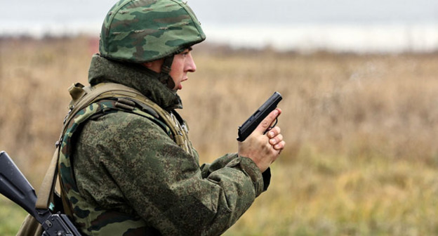 Мотострелок в полной боевой экипировке. Фото: Виталий Кузьмин https://ru.wikipedia.org/