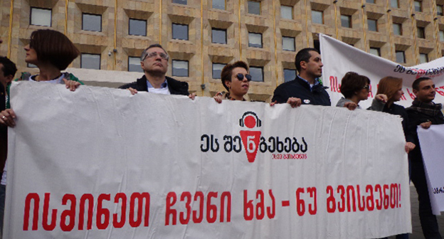Акция прошла перед зданием администрации правительства Грузии. Фото Инны Кукуджановой для "Кавказского узла"
