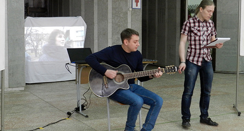 На открытии транслировали видеоматериалы батальона «Ангел». Фото Татьяны Филимоновой для "Кавказского узла"