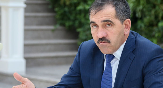 Юнус-Бек Евкуров. Фото http://www.ingushetia.ru/photo/section.php?SECTION_ID=150