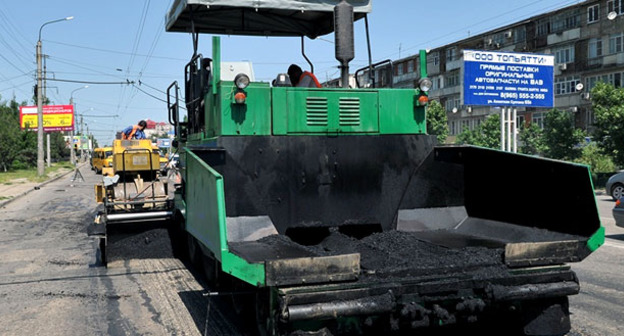 Дорожная техника на проспекте Имама Шамиля в Махачкале. Фото http://www.riadagestan.ru/