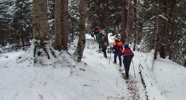 Поиски сноубордиста. Фото:  ЮРПСО, http://www.yugopolis.ru/news/poiski-propavshego-v-gorah-sochi-snoubordista-poka-ne-uvenchalis-uspehom-90367