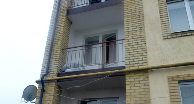 Балкон квартиры Сводной мобильной группы. Ингушетия, 10 марта 2016 г. Фото предоставлено Джамбулатом Оздоевым, уполномоченным по правам человека в республике Ингушетия