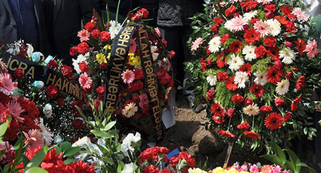 Траурные венки. Фото: © Sputnik/ Ilham Mustafa, http://ru.sputnik.az/karabakh/20160405/404473172.html
