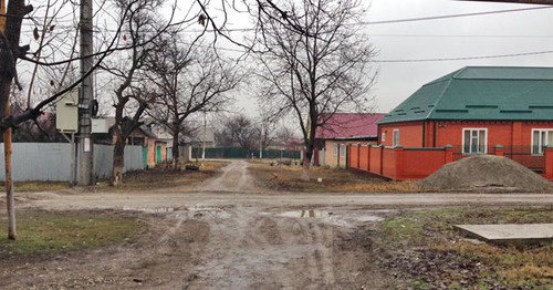 Частный сектор в Октябрьском районе Грозного. Фото Ахмеда Альдебирова для "Кавказского узла" Частный сектор в Октябрьском районе Грозного. Фото Ахмеда Альдебирова для "Кавказского узла"