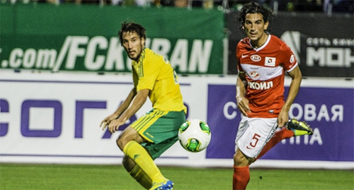 Футболисты Фк Кубань и ФК Спартак во время матча. Фото: http://www.livekuban.ru/image/fk-kuban-sygral-vnichyu-so-spartakom/ Футболисты Фк Кубань и ФК Спартак во время матча. Фото: http://www.livekuban.ru/image/fk-kuban-sygral-vnichyu-so-spartakom/