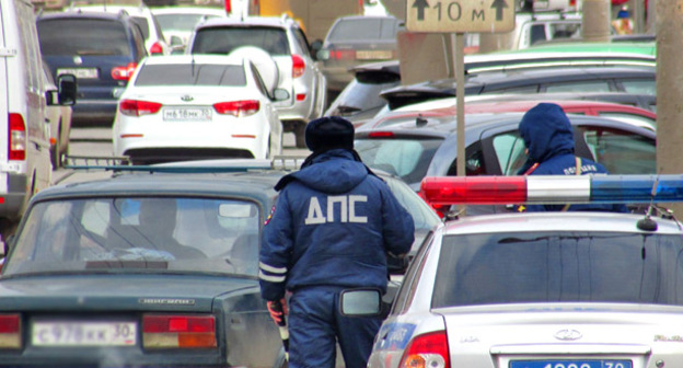 Сотрудники правоохранительных органов на улицах Астрахани. Фото Вячеслава Ященко для "Кавказского узла"