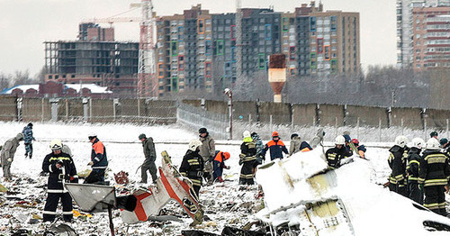 Спасатели разбирают обломки рейса Flydubai 981. Ростов-на-Дону, 19 марта 2016 г. Фото: Press Service of the Governor of Rostov Oblast https://ru.wikipedia.org Спасатели разбирают обломки рейса Flydubai 981. Ростов-на-Дону, 19 марта 2016 г. Фото: Press Service of the Governor of Rostov Oblast https://ru.wikipedia.org