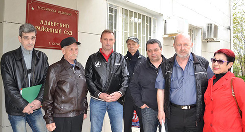 Сторона защиты(обвиняемый в центре, свидетели, адвокат). Фото Светланы Кравченко для "Кавказского узла" Сторона защиты(обвиняемый в центре, свидетели, адвокат). Фото Светланы Кравченко для "Кавказского узла"