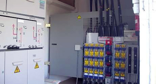 Трансформаторная будка. Фото: http://ktpnk.ru/Proekti/transformatornaya-podstanciya-tipovoy-proekt Трансформаторная будка. Фото: http://ktpnk.ru/Proekti/transformatornaya-podstanciya-tipovoy-proekt