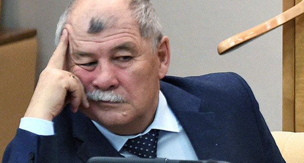 Юрий Эм. Фото http://bloknot-stavropol.ru/news/deputat-gosdumy-yuriy-em-gotov-slozhit-deputatskie-732057