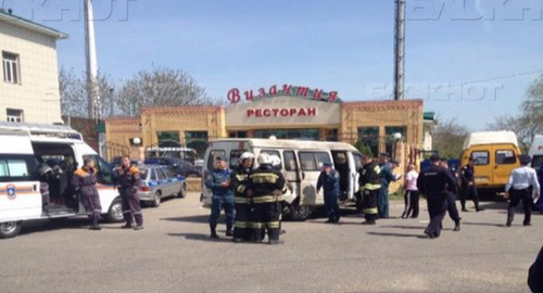 Перекресток улиц Серова и Мимоз в Ставрополе после взрыва. Фото: 
http://bloknot-stavropol.ru/news/nazvali-prichinu-vzryva-v-passazhirskoy-marshrutke-735858