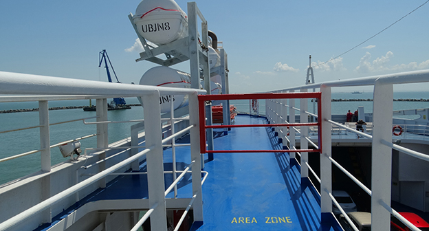 Проход на борт парома закрыт. Керченская переправа. Фото Нины Тумановой для "Кавказского узла"