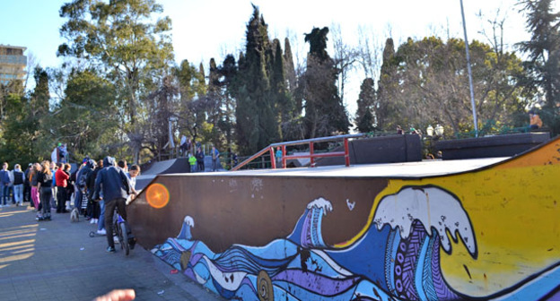 Сочинские дети вышли на акцию против демонтажа скейт-парка. Сочи, 20 апреля 2016 г. Фото Светланы Кравченко для "Кавказского узла"