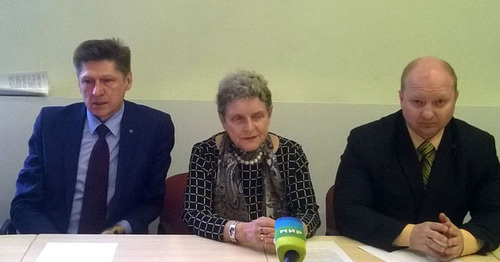 Светлана Ганнушкина и адвокаты подсудимых, обвиняемых в подготовке теракта в Москве во время пресс-конференции. Москва, 21 апреля 2016 г. Фото Вячеслава Ферапошкина для "Кавказского узла" Светлана Ганнушкина и адвокаты подсудимых, обвиняемых в подготовке теракта в Москве во время пресс-конференции. Москва, 21 апреля 2016 г. Фото Вячеслава Ферапошкина для "Кавказского узла"