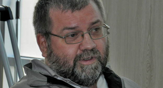 Заведующий секцией археологии волгоградской региональной организации "Всероссийское общество охраны памятников истории и культуры" Евгений Круглов во время пресс-конференции. Волгоград, 22 апреля 2016 г. Фото Татьяны Филимоновой для "Кавказского узла"