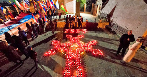 Акция памяти жертв геноцида армян в Османской империи. Волгоград, 23 апреля 2016 г. Фото предоставлено волгоградской газетой «Лусаворич»