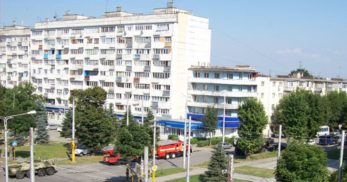 Дом на улице Мусова во время проведения спецоперации. Нальчик, 23 июля 2015 г. Фото Людмилы Маратовой для "Кавказского узла" Дом на улице Мусова во время проведения спецоперации. Нальчик, 23 июля 2015 г. Фото Людмилы Маратовой для "Кавказского узла"