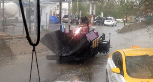 Дождь в Ставрополе. Фото: http://bloknot-stavropol.ru/news/v-pyatigorske-vypal-grad-razmerom-s-perepelinoe-ya-737998 Дождь в Ставрополе. Фото: http://bloknot-stavropol.ru/news/v-pyatigorske-vypal-grad-razmerom-s-perepelinoe-ya-737998