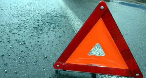 Знак аварии на дороге. Фото: http://fedpress.ru/sites/fedpress/files/nastya_141292/news/dtp_16.jpg