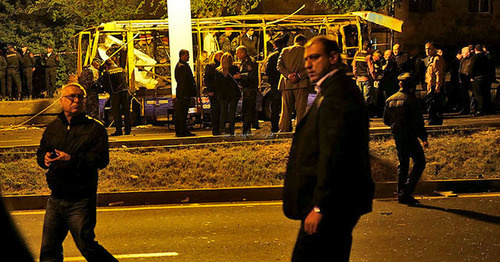 В Ереване на улице Алабяна взорвался автобус. 25 апреля 2016 г. Фото: © PAN Photo / Vahan Stepanyan