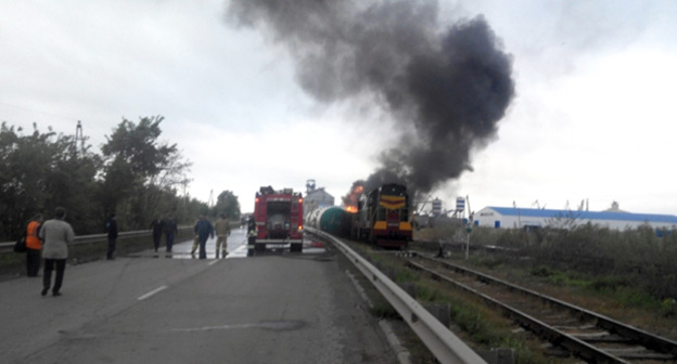 Пожар в ростовской промзоне. Фото: http://61.mchs.gov.ru/operationalpage/operational/item/3615144/