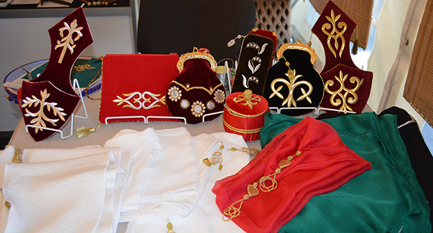 Произведения мастеров золотошвейного искусства. Фото: http://intercircass.org/?p=5143&utm_source=rss&utm_medium=rss&utm_campaign=%25d0%25be%25d0%25b6%25d0%25b8%25d0%25b2%25d1%2588%25d0%25b5%25d0%25b5-%25d0%25bf%25d1%2580%25d0%25be%25d1%2588%25d0%25bb%25d0%25be%25d0%25b5