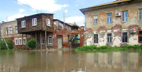 Улица Куйбышева в Астрахани после дождей. Май 2016 г. Фото Вячеслава Ященко для "Кавказского узла"