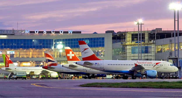 Перрон международного сектора аэропорта "Домодедово". Фото: Александр Маркин https://ru.wikipedia.org