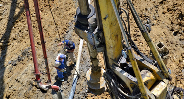 Строительство 24-этажного здания на улице Бытха. Сочи, 14 мая 2016 г. Фото Светланы Кравченко для "Кавказского узла"