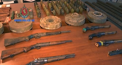 Оружие и боеприпасы из арсенала жителей Самцхе-Джавахетии. Скриншот видеозаписи МВД Грузии, Police.ge