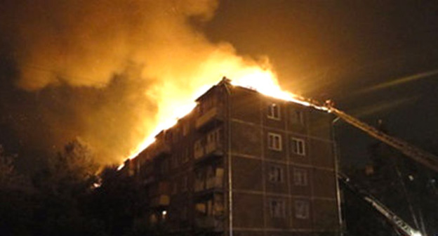 Пожар в многоквартирном доме. Грозный, 30 мая 2016 г. Фото http://kavtoday.ru/15313