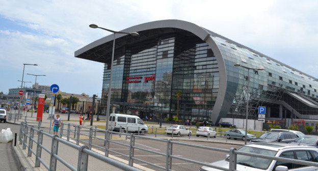 Железнодорожный вокзал Адлера. Фото Светланы Кравченко для "Кавказского узла"