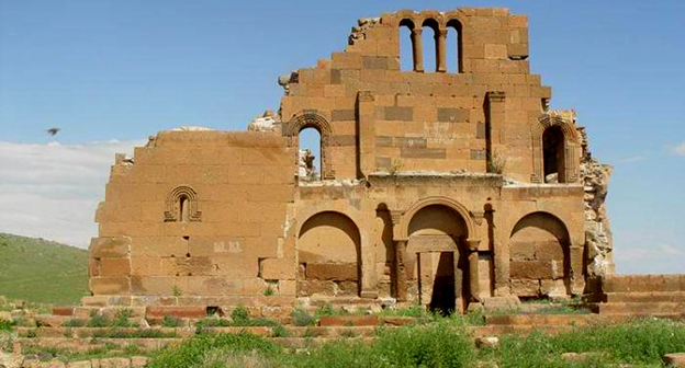 Развалины Ереруйка,Армения. Фото: http://golosarmenii.am/article/26872/zagadki-ererujka