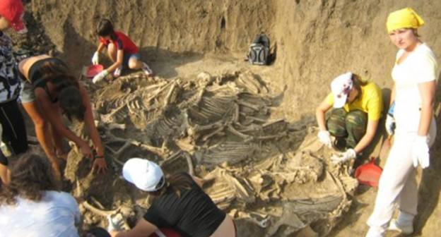 Раскопки кургана в Усть-Лабинском районе . Фото:  http://www.gipanis.ru/?level=6&type=news&id_new=86