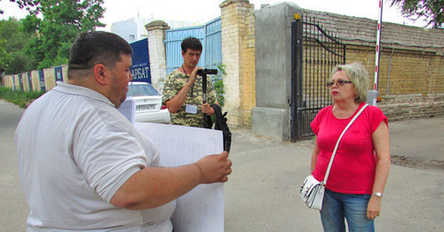 Алексей Ульянов в одиночном пикете. Волгоград, 21 июня 2016 г. Фото Вячеслава Ященко для "Кавказского узла"