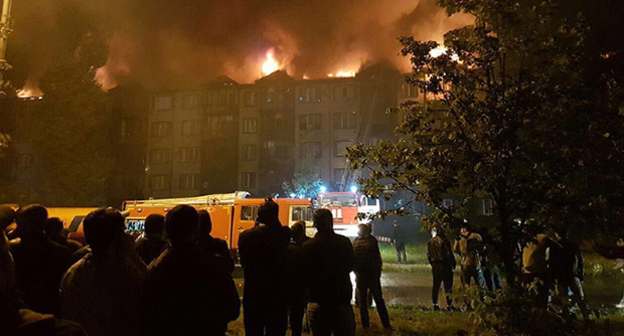 Пожар на улице Яшина в грозном 31.05.2106. Фото: (с) Life, https://www.yuga.ru/news/398072/