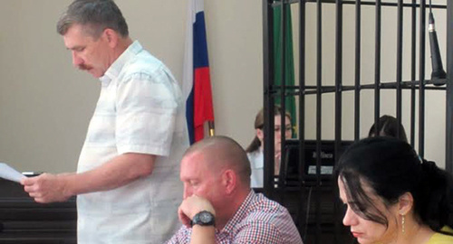 Валерий Бриних (слева) заявляет ходатайство о ненадлежащем потерпевшем лице 17.06.2016. Фото  Александра Петина