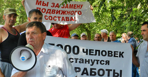 Плакат участников митинга против ликвидации маршрутов общественного транспорта. Волгоград, 4 июля 2016 г. Фото Татьяны Филимоновой для  "Кавказского узла"